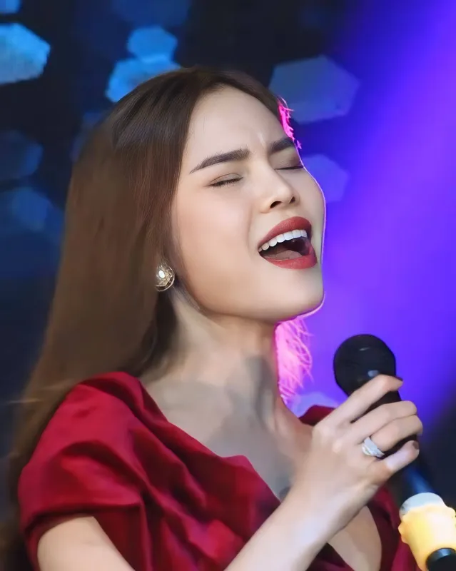 Giang Hồng Ngọc